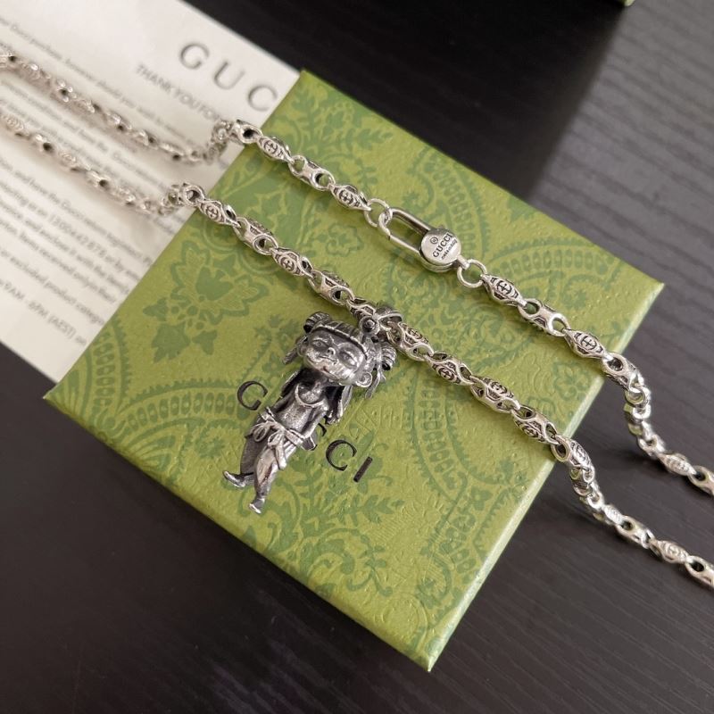 G*u*i necklaces
